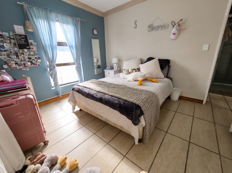 6 Bedroom Property for Sale in Struisbaai Western Cape